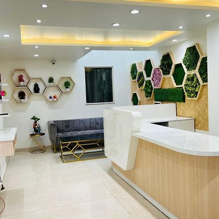 Hotel Skylark & Banquet Palwal Екстериор снимка