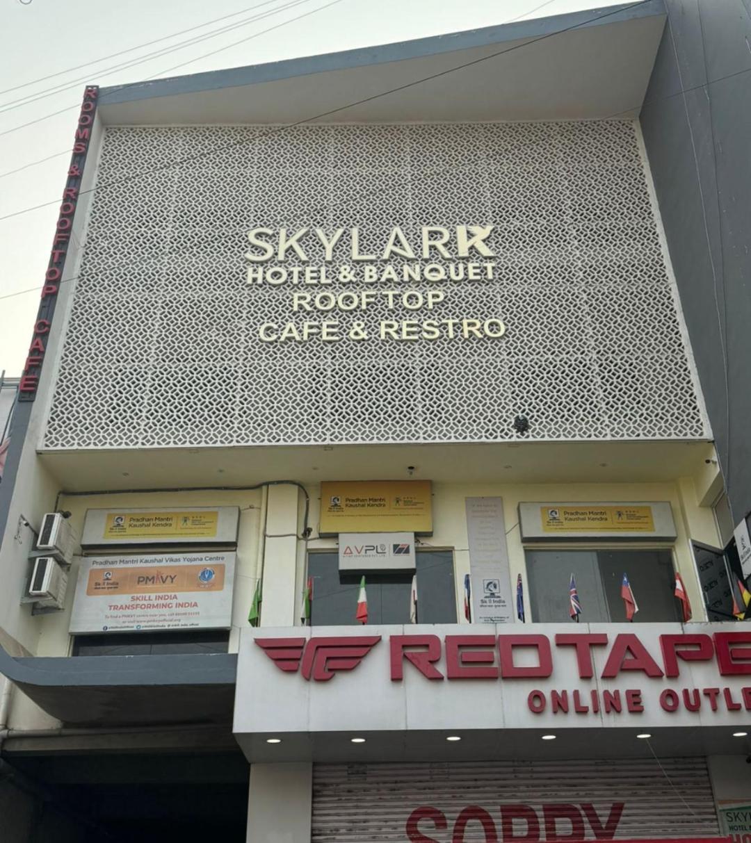 Hotel Skylark & Banquet Palwal Екстериор снимка