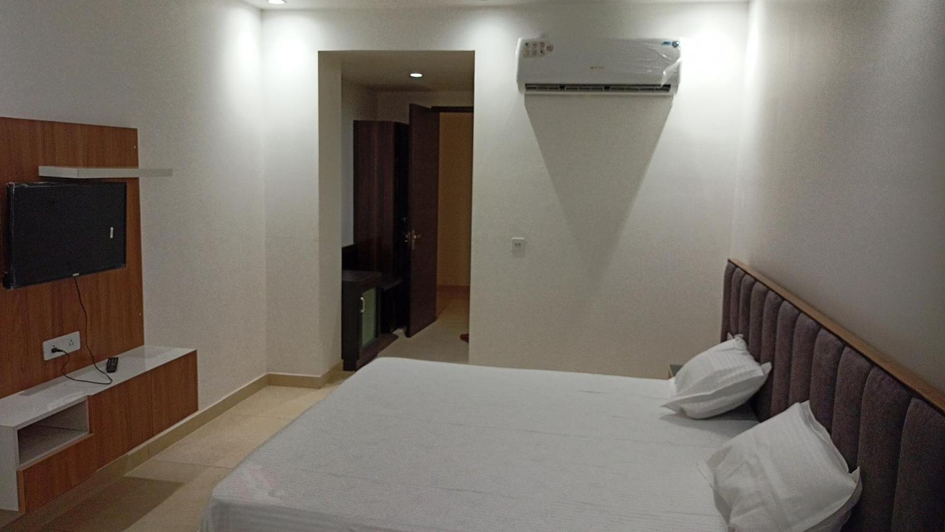 Hotel Skylark & Banquet Palwal Екстериор снимка